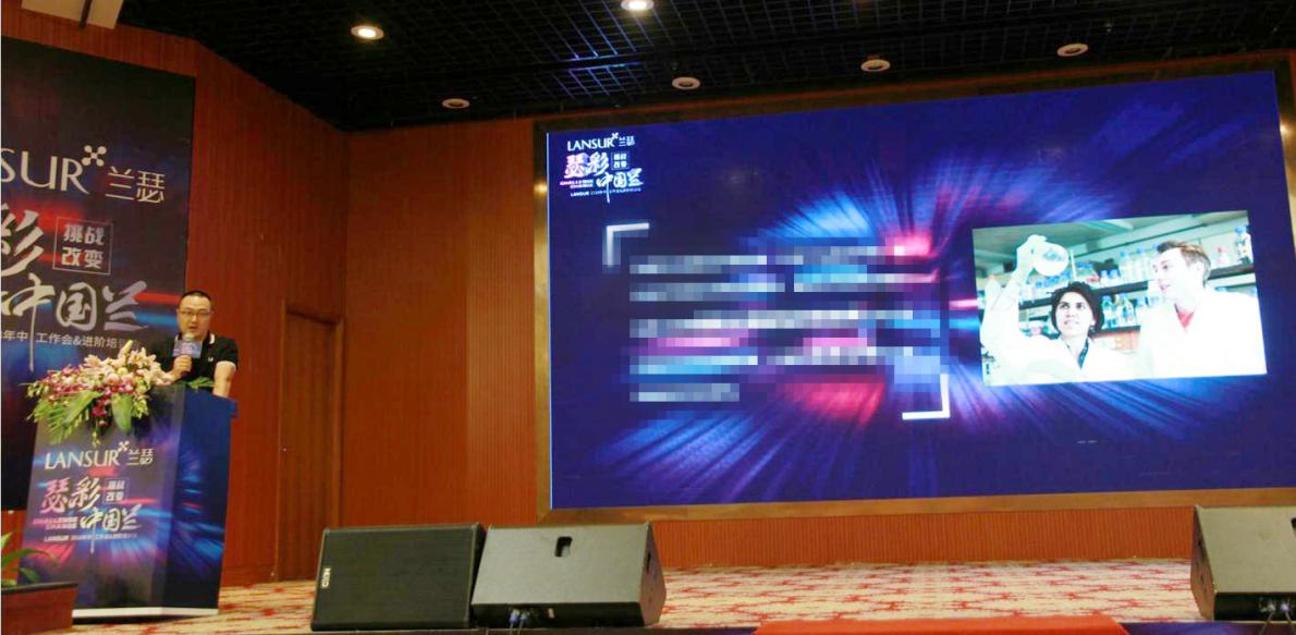 萬(wàn)邦集團(tuán)總經(jīng)理周運(yùn)進(jìn)上臺(tái)致辭